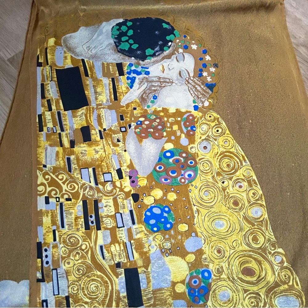 The Kiss 💋 Scarf Gustav Klimt painting